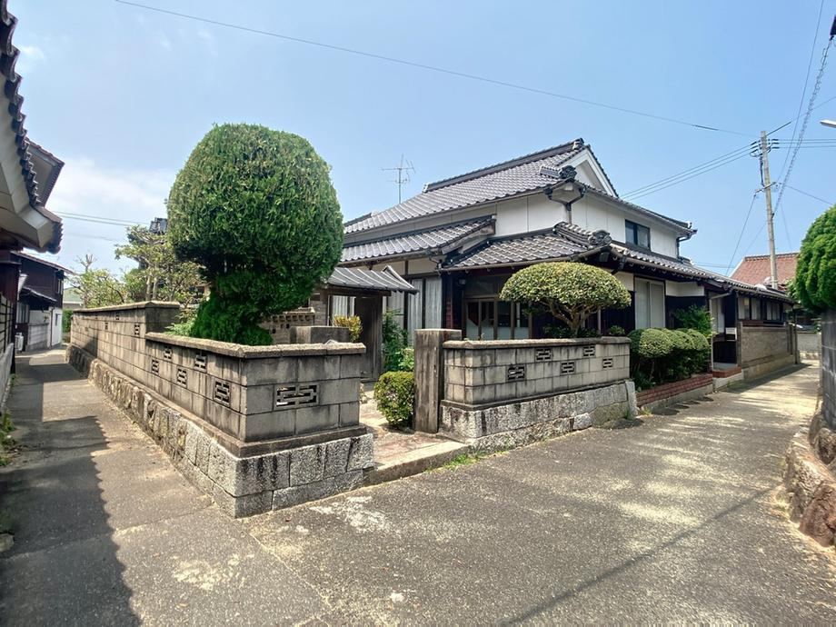 Expansive 7LDK Bungalow in Toyoura - Photo 1