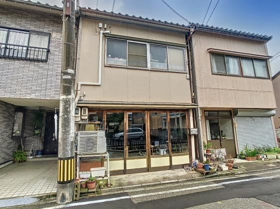 3LDK House Near Station in Yoshizai - Photo 1