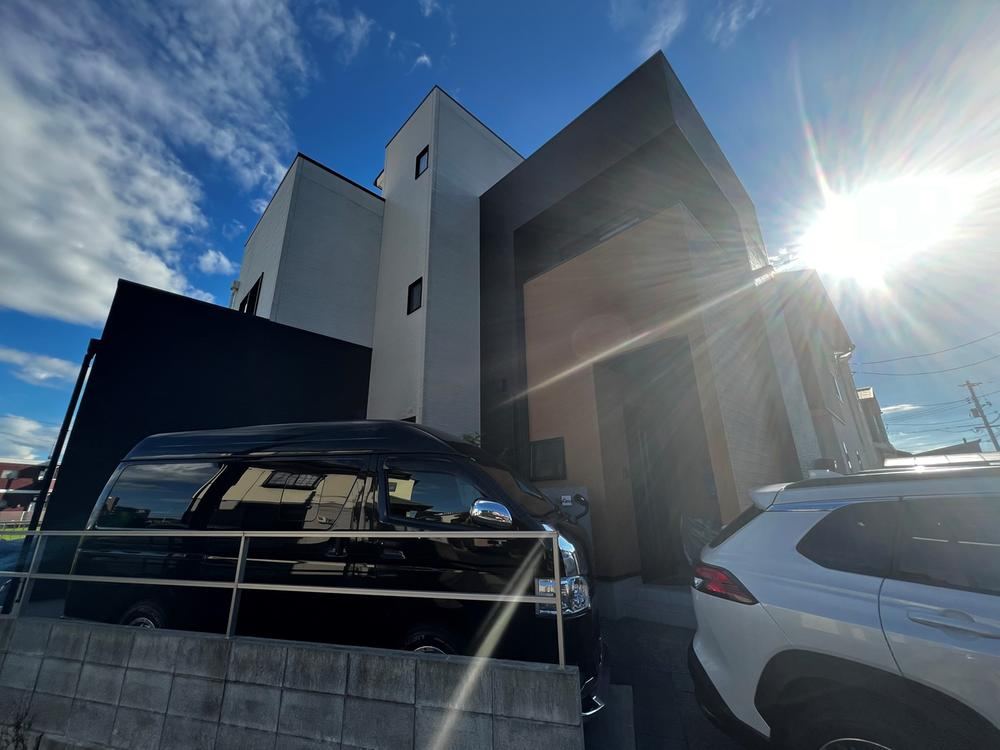 Modern 4LDK Home with Rooftop in Kurashiki - Photo 1