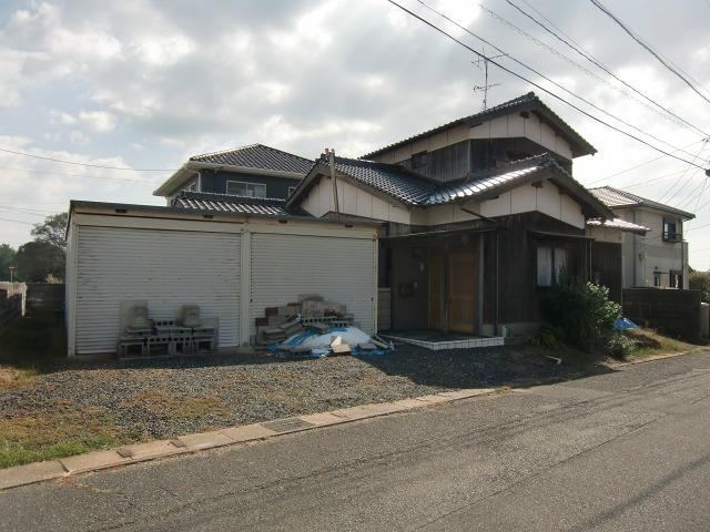 5DK House on Corner Lot in Higashikihaba - Photo 1