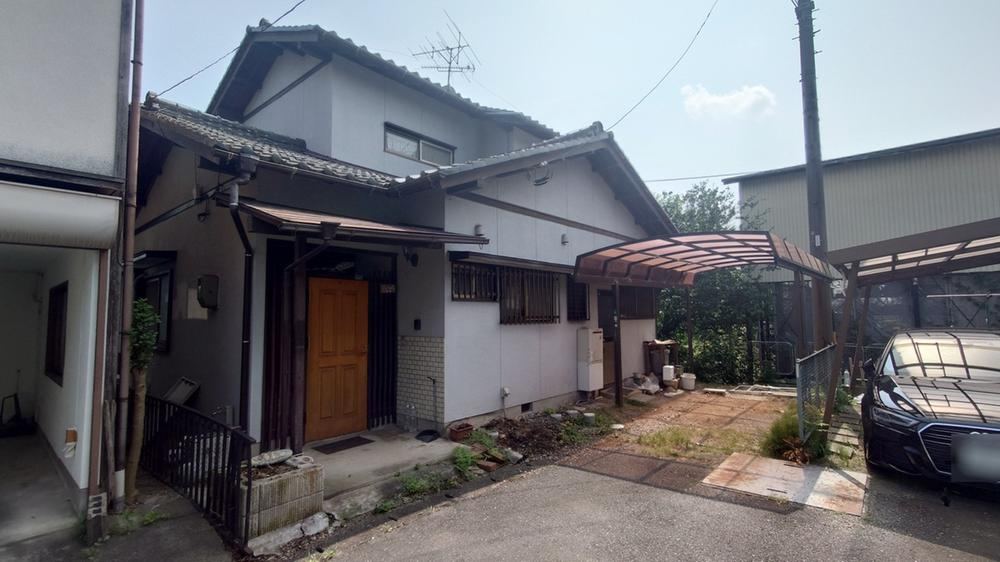 Well-Maintained 6DK Home - Photo 1