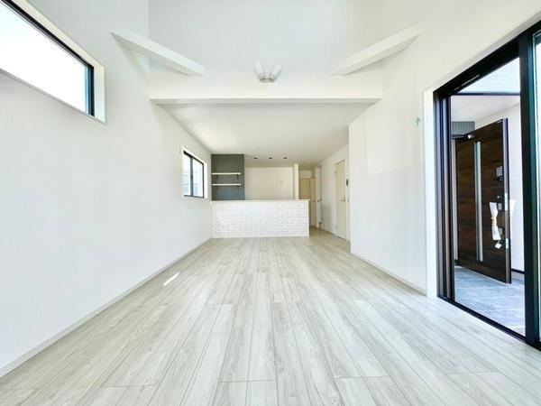 Comfortable Living with Solar Power and Modern Amenities - Photo 1