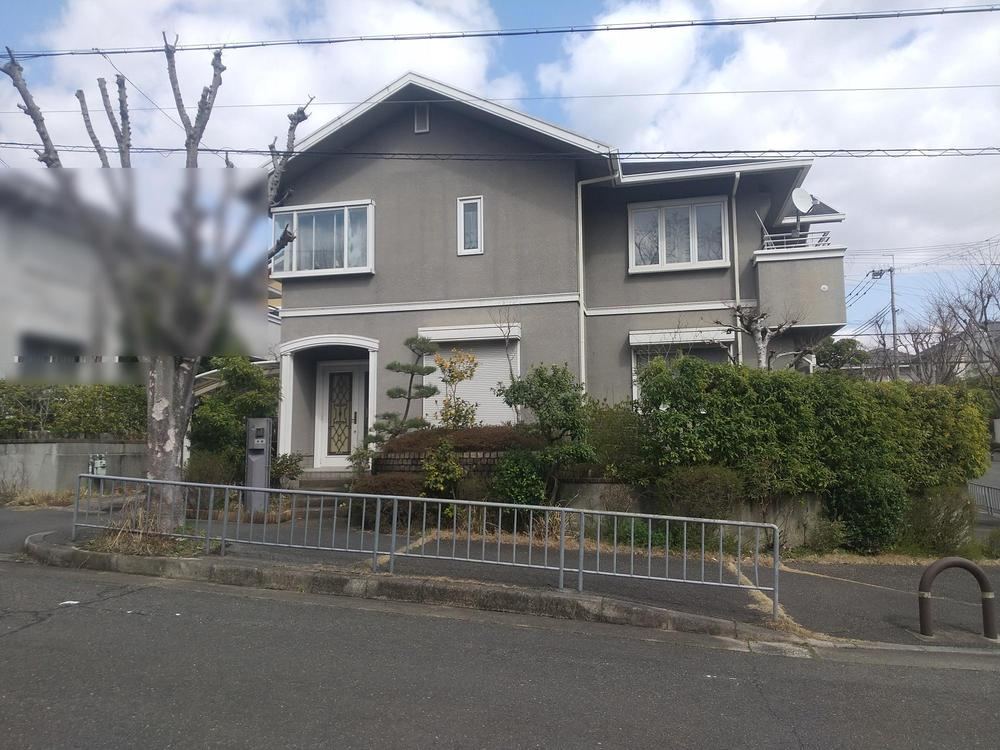 Elegant 5LDK House in Quiet Neighborhood of Takatsuki - Photo 1