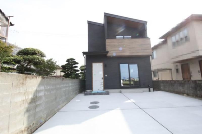 Stylish 3LDK Home with Modern Kitchen - Photo 1