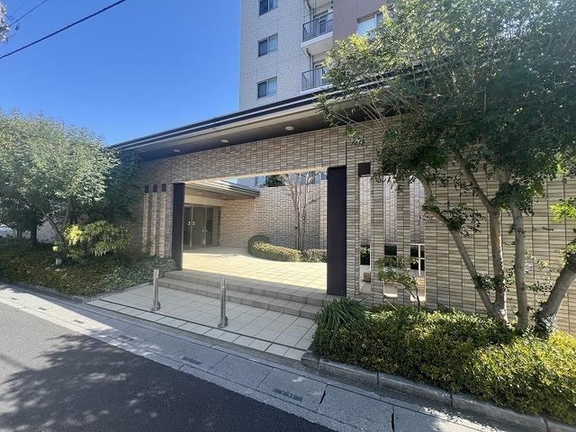 Modern 3LDK Apartment Steps from Miyahara Station - Photo 1