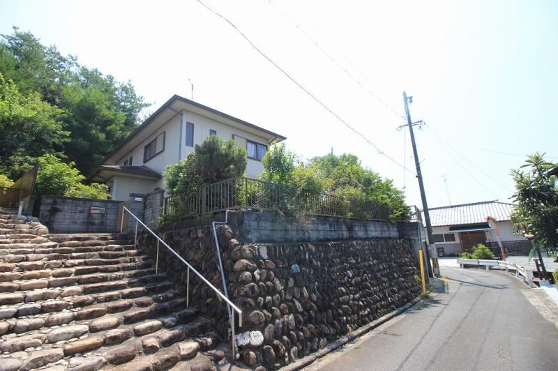 3LDK Home with Scenic Views in Ajina - Photo 1
