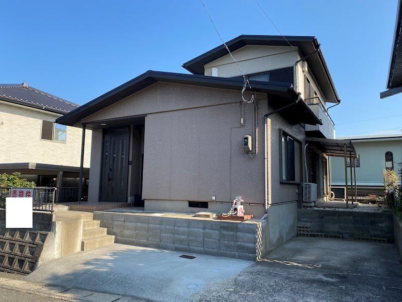 Fully Renovated 4LDK House with Scenic Views - Photo 1