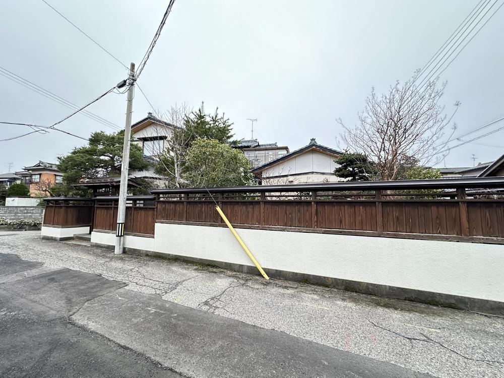 Spacious 7DK+S House with Garden in Midori Town - Photo 1