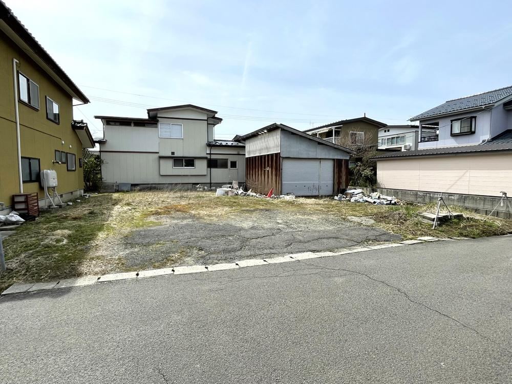 Flat Land Near Ugo-Honjo Station - Photo 1