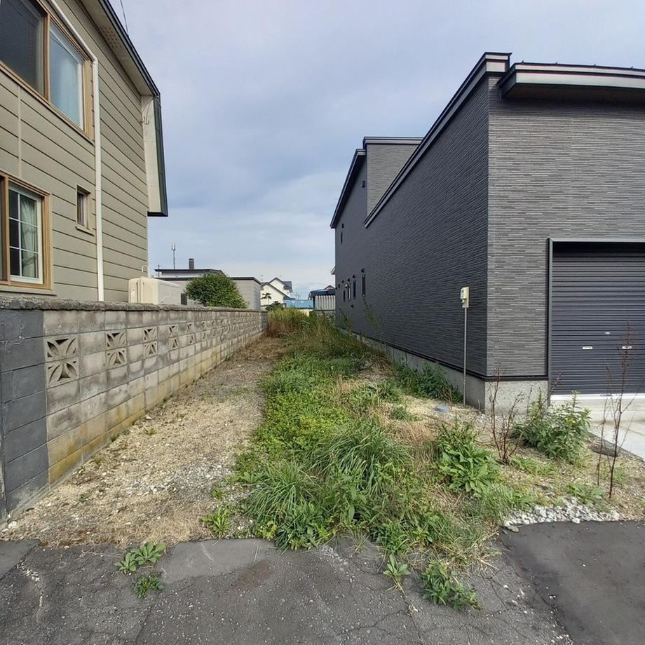 Spacious Land in Yuharai, Tomakomai - Photo 1