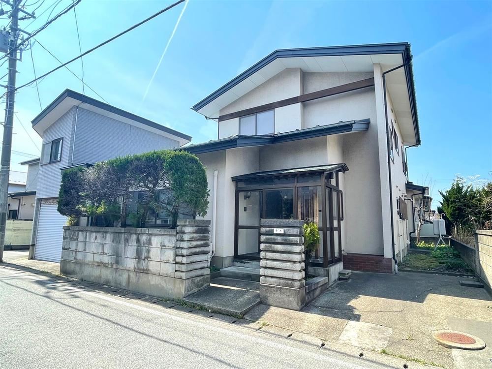 Versatile 6K House with Office Space in Akita - Photo 1