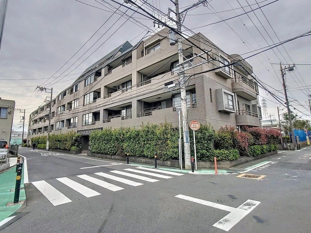 Charming 4LDK Apartment with Loft in Yamato - Photo 1