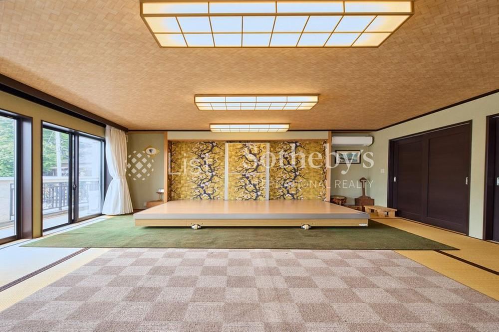 Modern 7LDK House with Onsen in Koarashi - Photo 1