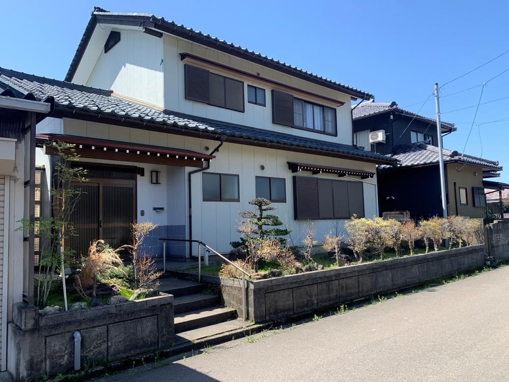 Spacious 5LDK House in Sakai with Great Sunlight - Photo 1