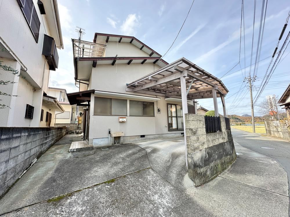 Conveniently Located 5DK House Near Convenience Store - Photo 1