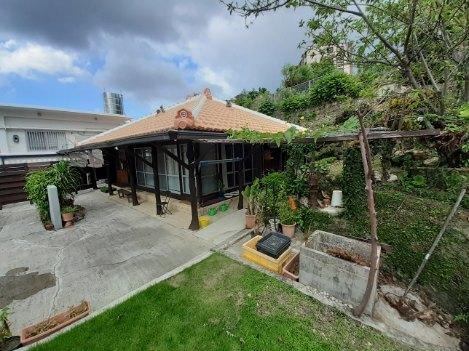 Charming 3LDK Wooden House in Hiyane, Okinawa - Photo 1