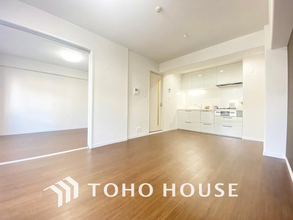 Modern 2LDK Apartment Ready for Viewing - Photo 1