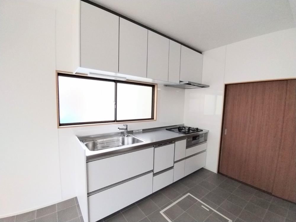8DK house in Asakita Ward, Hiroshima - Photo 1