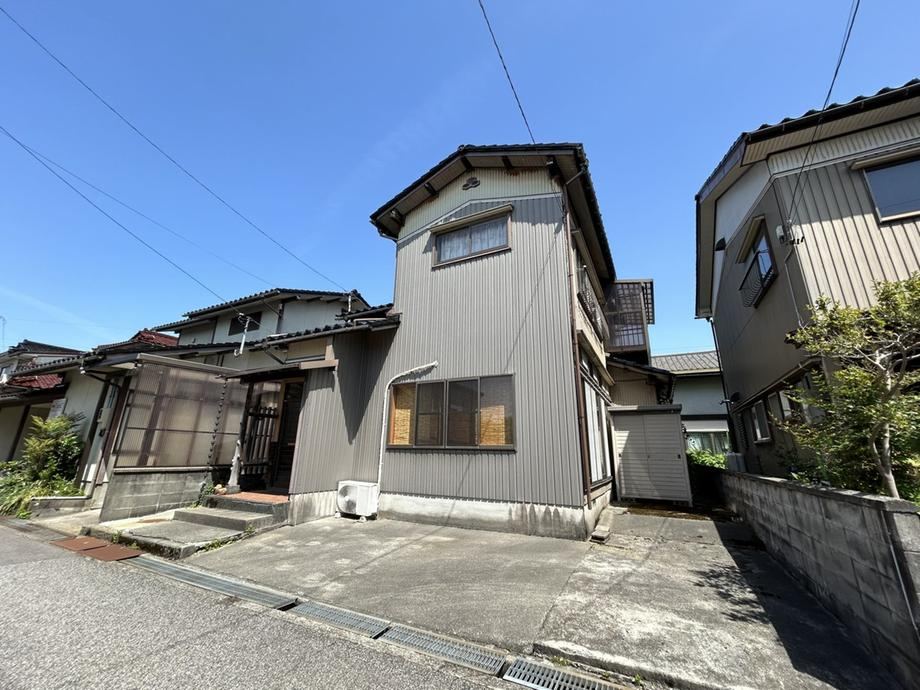 6DK Home with Potential for Renovation - Photo 1