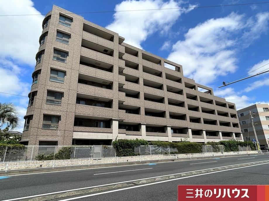 Spacious 4LDK Apartment in Chigasaki - Photo 1