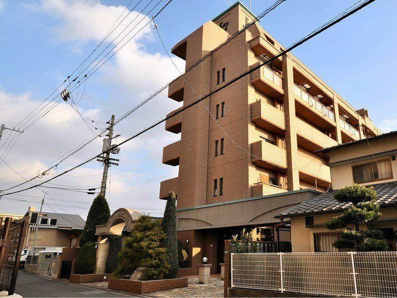 2LDK apartment in Matsuyama, Ehime - Photo 1
