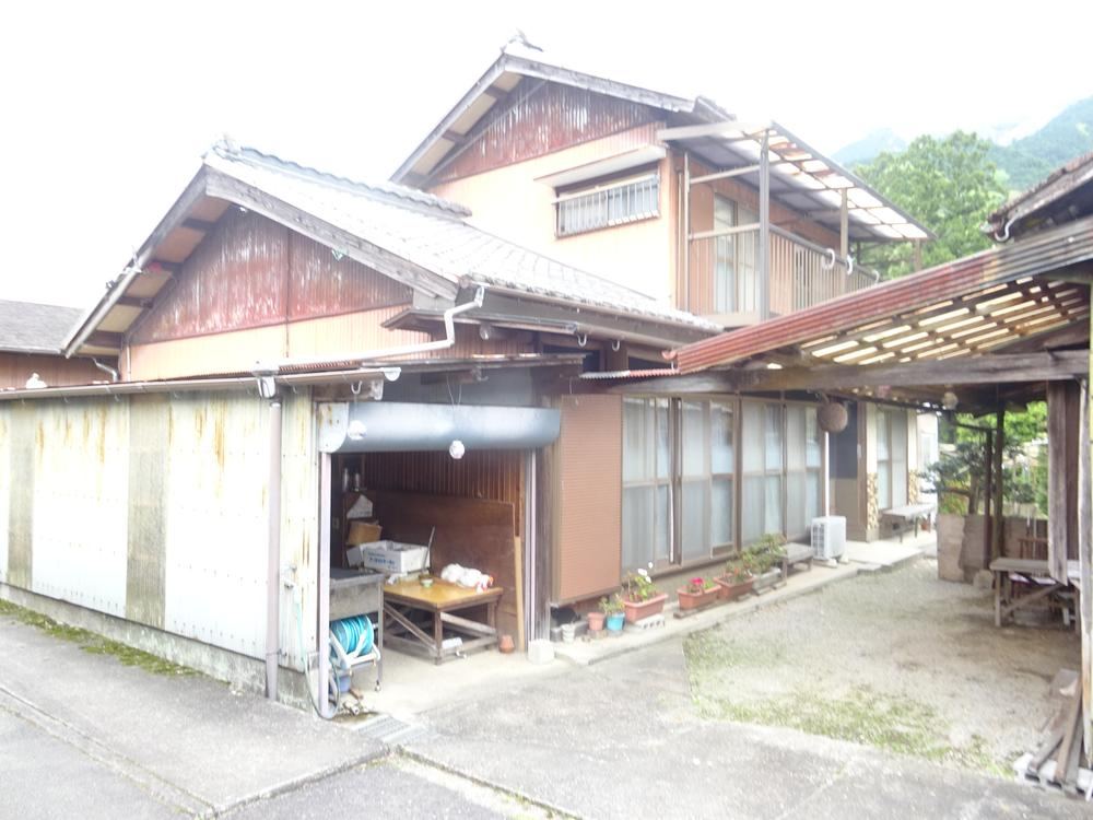 Scenic 6DK House by Izumo River - Photo 1