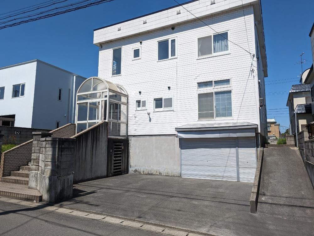 Quiet 5LDK Home Near Shin-Aomori Station - Photo 1