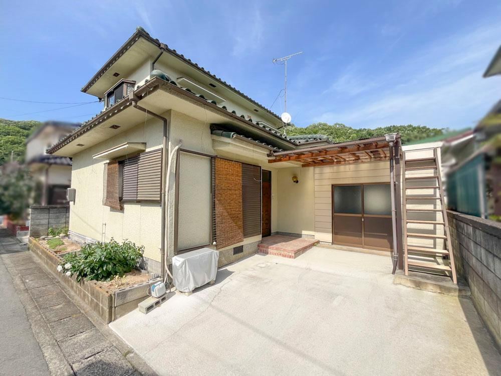 Charming 3LDK House in Green Residential Area - Photo 1