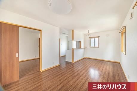 Renovated 4LLDDKK House in Iwakiri Buntai - Photo 1