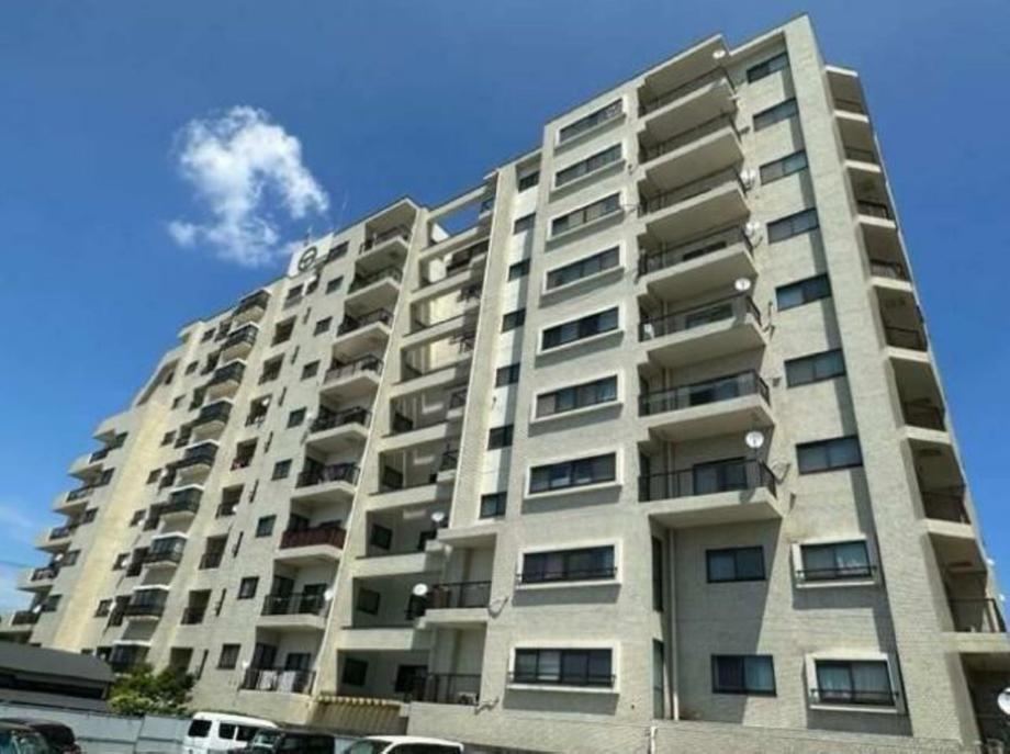 Spacious 4LDK Apartment in Central Morioka - Photo 1
