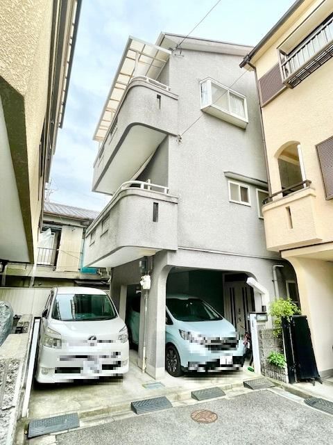 4LDK+ Home with Parking for 2 Vehicles - Photo 1