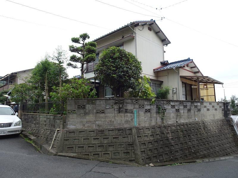 6LDK House in Quiet Residential Area of Wakamatsu - Photo 1