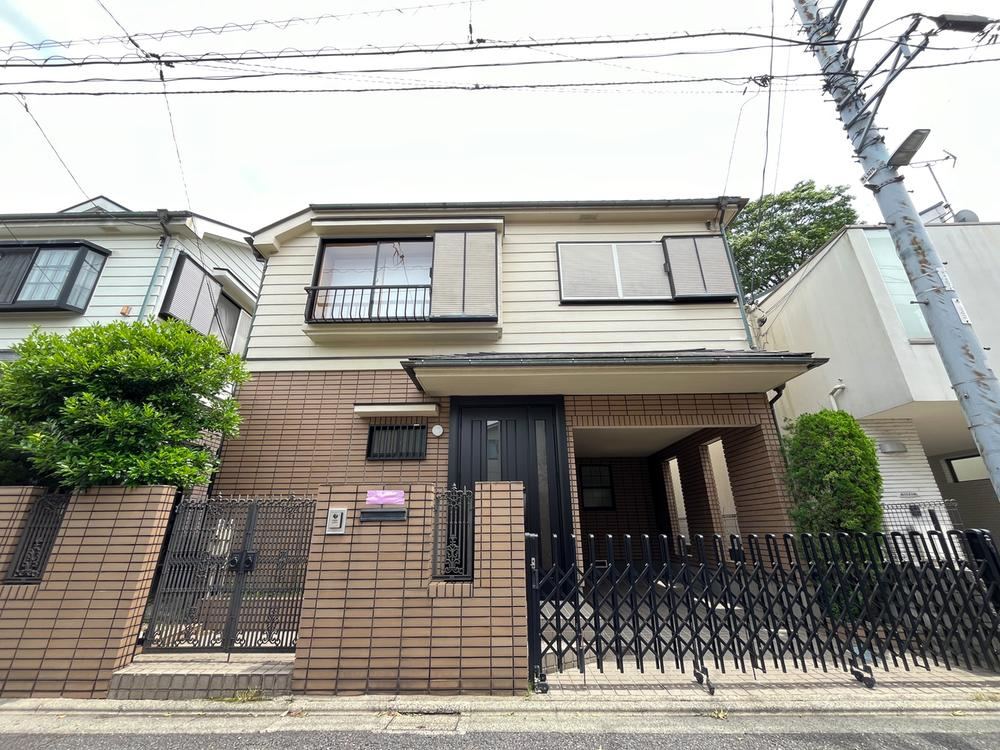 Renovated 4LDK House with Garden in Meguro - Photo 1