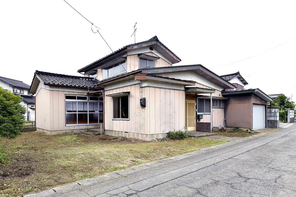 7LDK House with Large Garden in Yoshida Shinden, Niigata - Photo 1