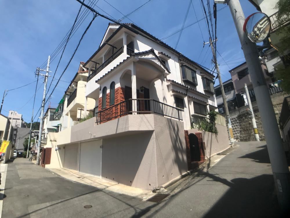 Renovated 4LDK House with Garage in Nakao-cho - Photo 1