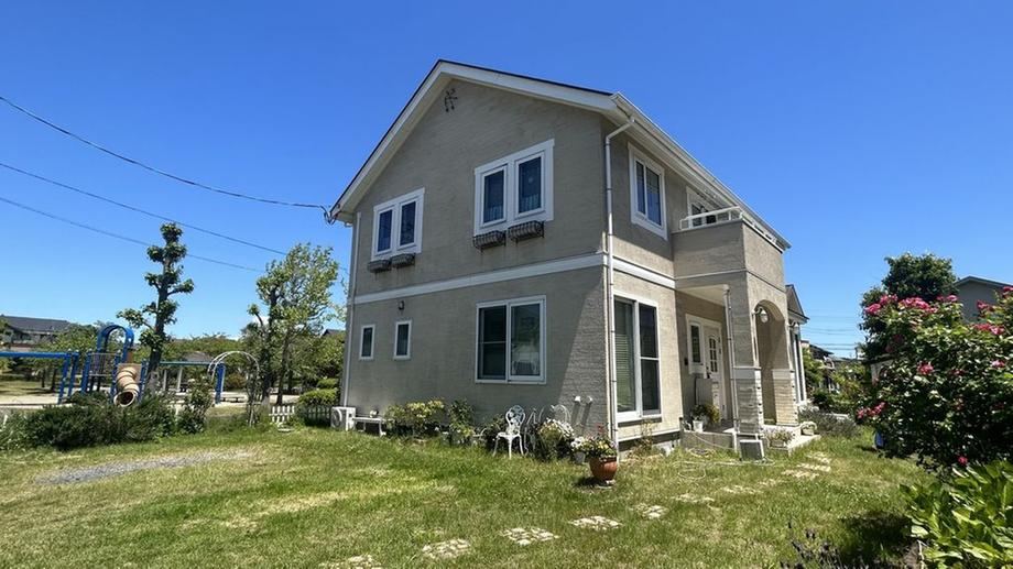 Renovated Home with Excellent Features in Narita - Photo 1