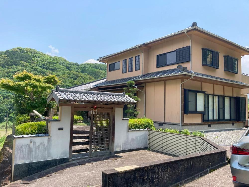 Spacious 7LDK House with Large Lot in Reihoku Town, Kumamoto - Photo 1