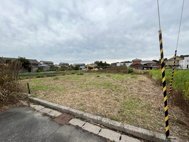 Quiet Residential Area with Spacious Land - Photo 1