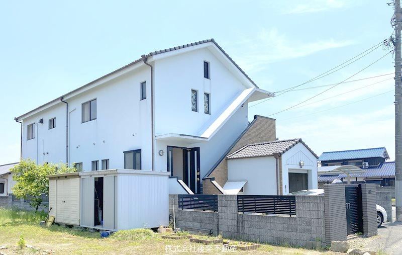 Spacious 7LDK Two-Family Home with Garage in Ezaki, Okayama - Photo 1