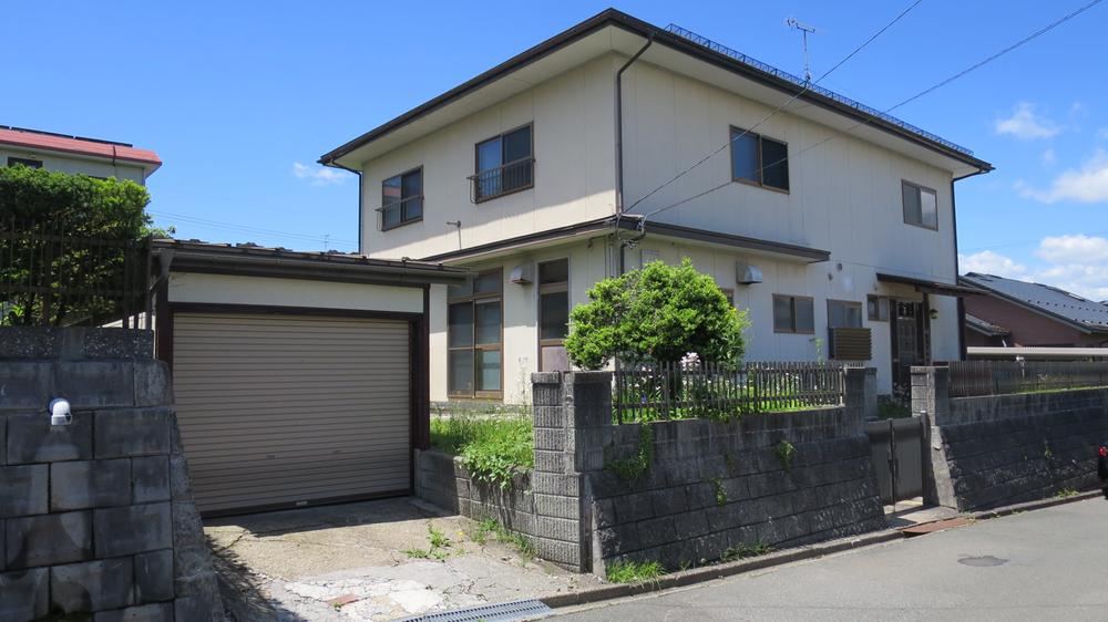 Spacious 7DK House in Higashimatsuen - Photo 1