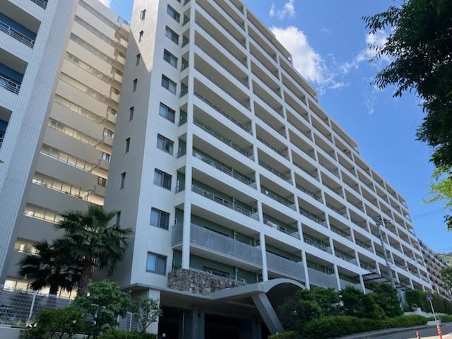 4LDK apartment in Nada Ward, Kobe, Hyogo - Photo 1