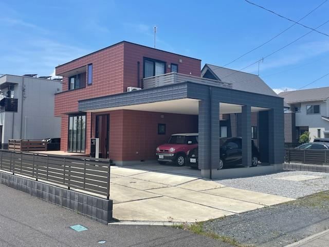 Modern 4LDK Home with Inner Garage in Utsunomiya - Photo 1