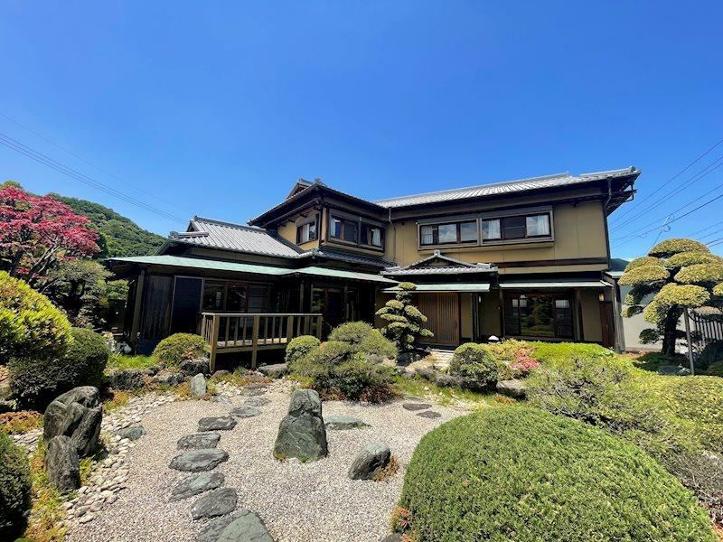 Beautiful Japanese House with Garden in Niihama - Photo 1
