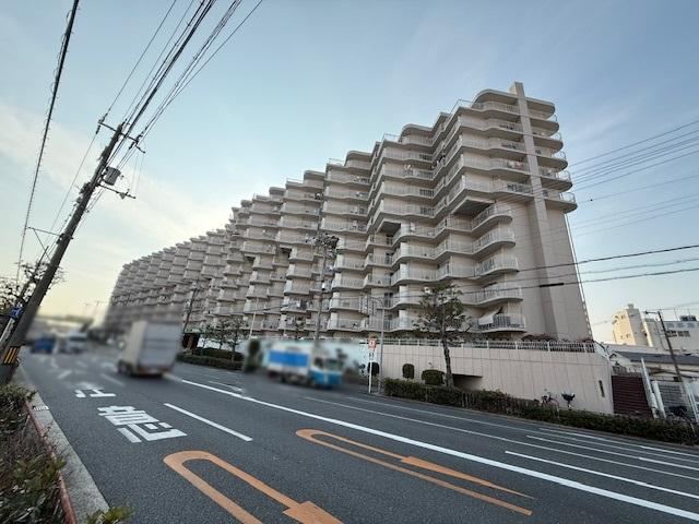 3LDK+S apartment in Higashiyodogawa Ward, Osaka - Photo 1