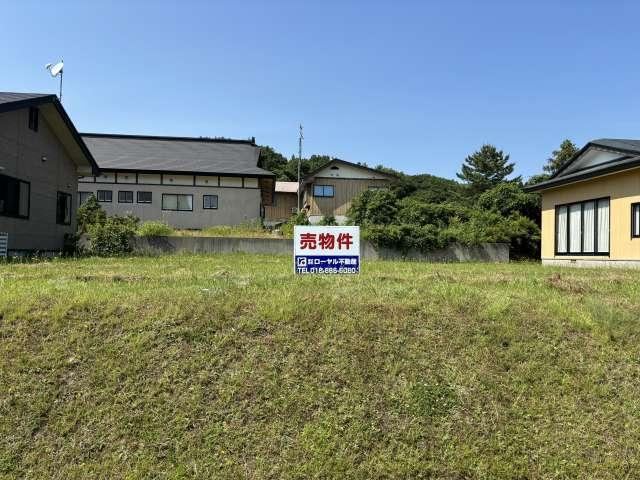 Large Land on South-Facing Road in Akita - Photo 1