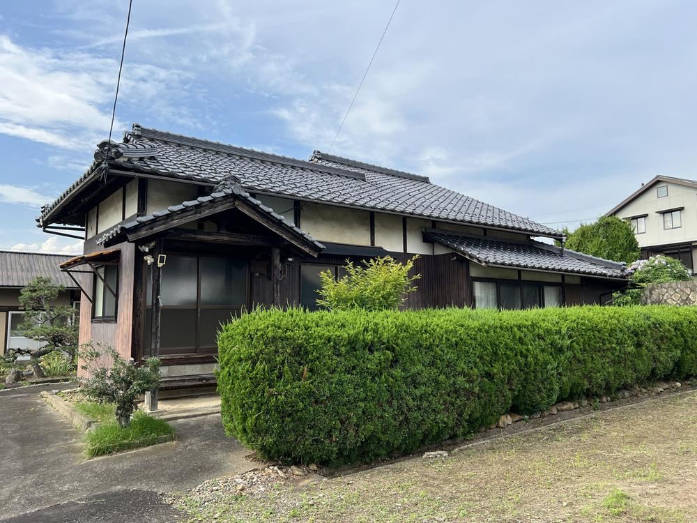 Charming 4DK Home with Good Ventilation in Fukuchiyama - Photo 1