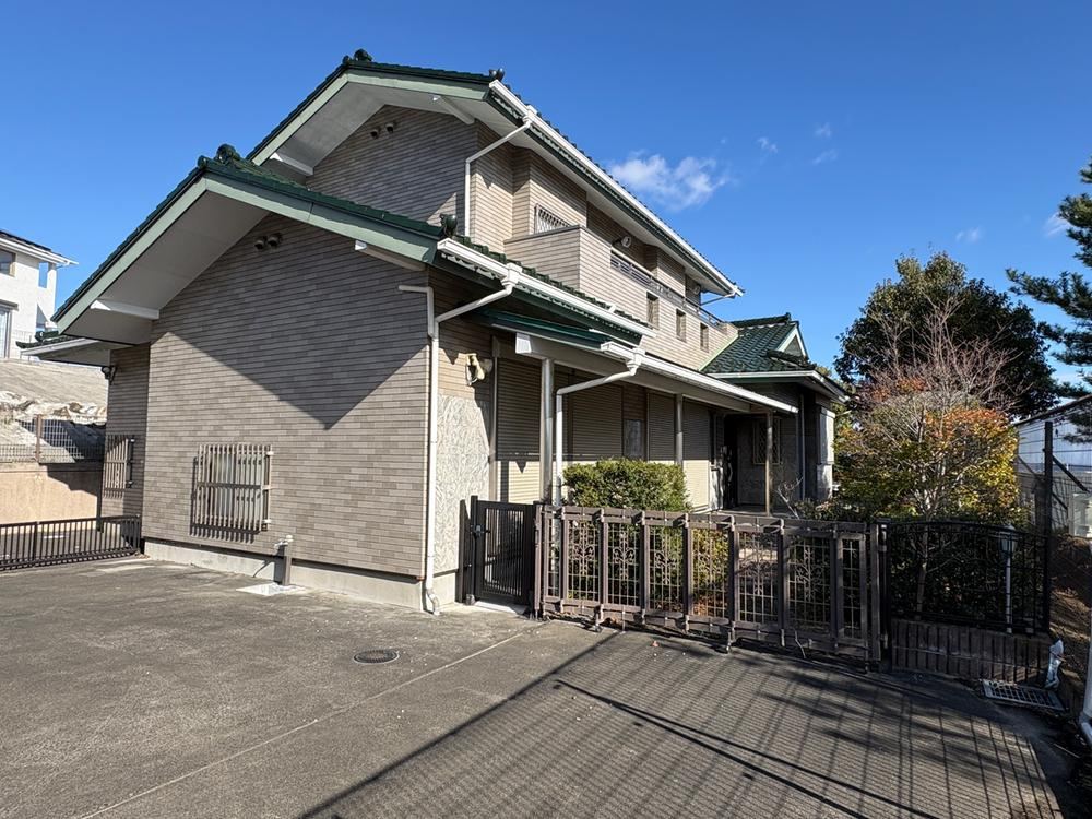 Scenic 4LDK House with Elevator in Aoba-ku, Sendai - Photo 1