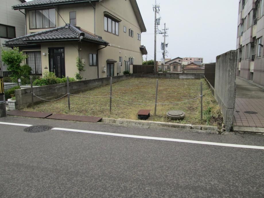 115 m² land in Kanazawa, Ishikawa - Photo 1