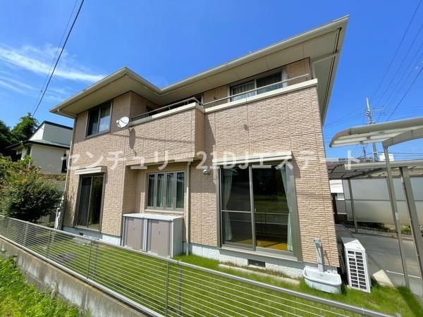 Renovated 4LDK House with Carport in Tsuchiura - Photo 1