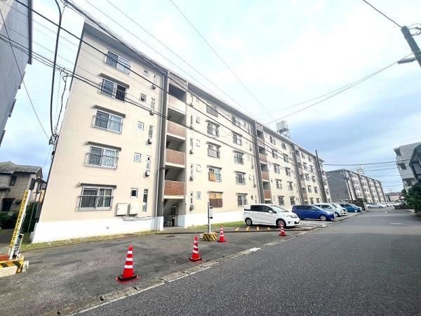 2LDK Apartment in Takane-dai - Photo 1